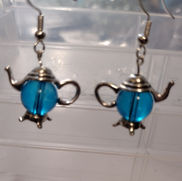 Tea Pot Earrings - Picture 2 of 3